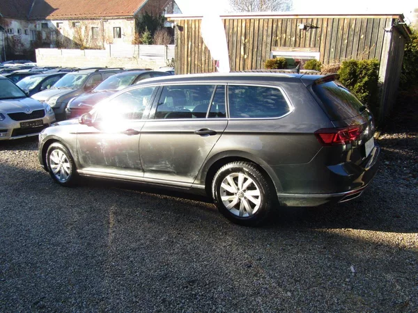 Volkswagen Passat 2.0 TDI DSG 147kW MATRIX - foto 4