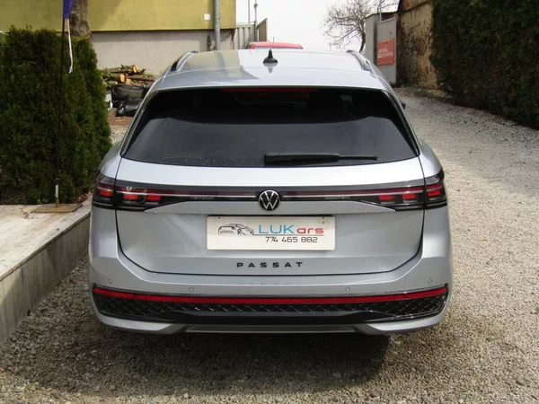 Volkswagen Passat 2.0 TDI 110kW DSG R-Line - foto 12