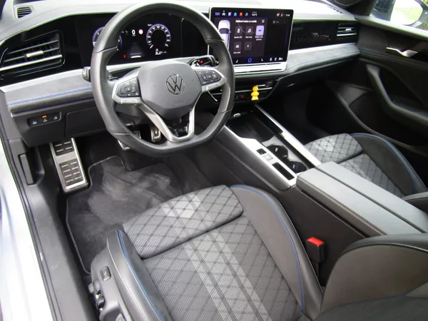 Volkswagen Passat 2.0 TDI 110kW DSG R-Line - foto 13