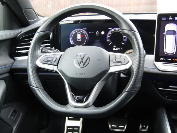 Volkswagen Passat 2.0 TDI 110kW DSG R-Line - foto 16