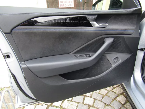 Volkswagen Passat 2.0 TDI 110kW DSG R-Line - foto 19