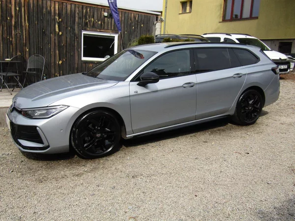 Volkswagen Passat 2.0 TDI 110kW DSG R-Line - foto 2