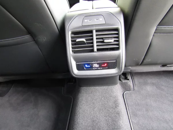 Volkswagen Passat 2.0 TDI 110kW DSG R-Line - foto 30
