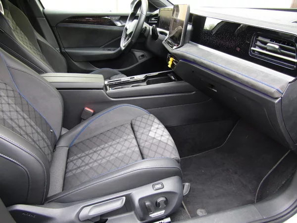 Volkswagen Passat 2.0 TDI 110kW DSG R-Line - foto 32
