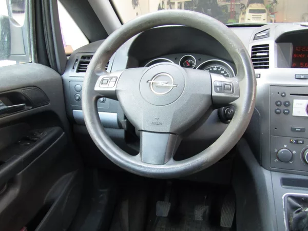 Opel Zafira 1.9 CDTi 88kW - foto 16