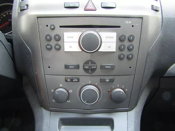 Opel Zafira 1.9 CDTi 88kW - foto 31
