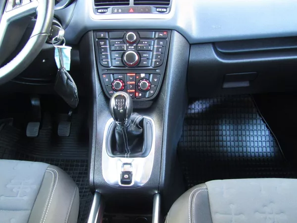 Opel Meriva 1.4 T 88kW - foto 17