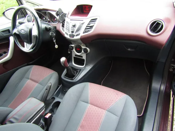 Ford Fiesta 1.6 TDCi 66kW - foto 14