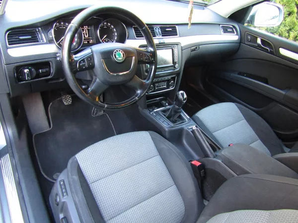 Škoda Superb 2.0 TDI 103kW BEZ KOROZE - foto 13