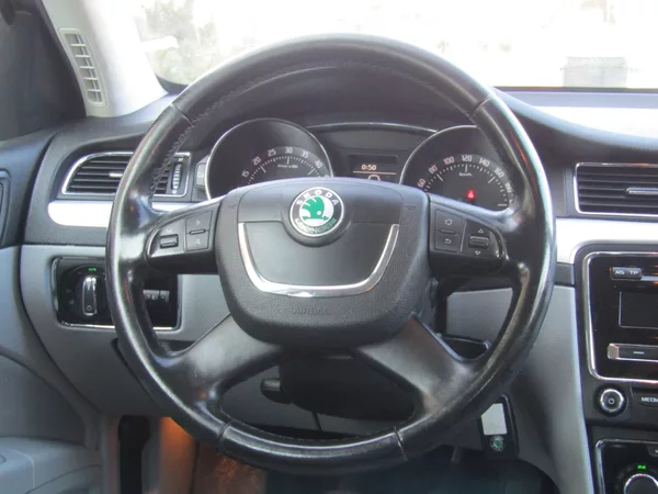 Škoda Superb 1.6 TDI 77kW ZIMNÍ PNEU - foto 10