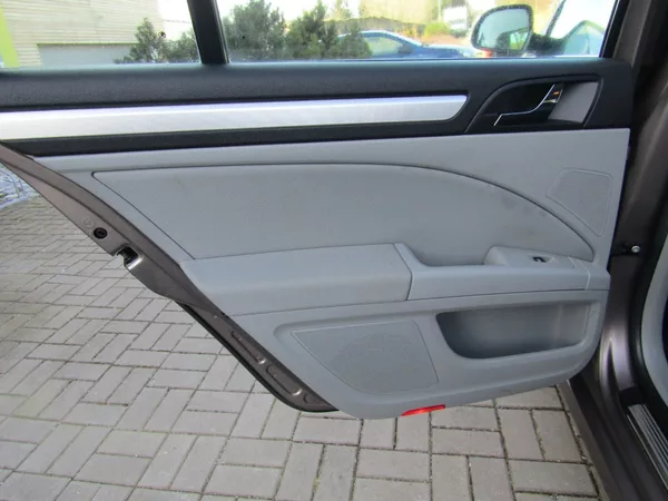 Škoda Superb 1.6 TDI 77kW ZIMNÍ PNEU - foto 15
