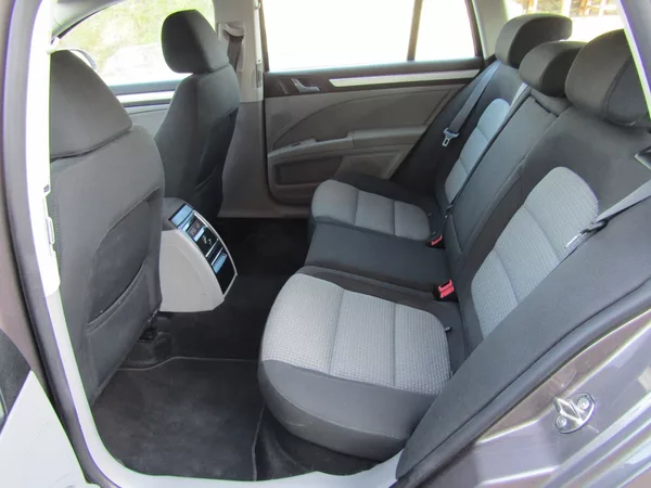 Škoda Superb 1.6 TDI 77kW ZIMNÍ PNEU - foto 16