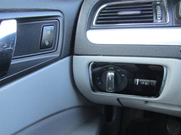 Škoda Superb 1.6 TDI 77kW ZIMNÍ PNEU - foto 26