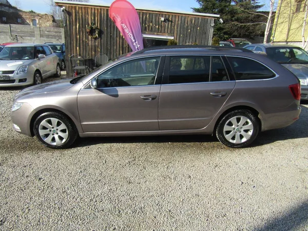 Škoda Superb 1.6 TDI 77kW ZIMNÍ PNEU - foto 3