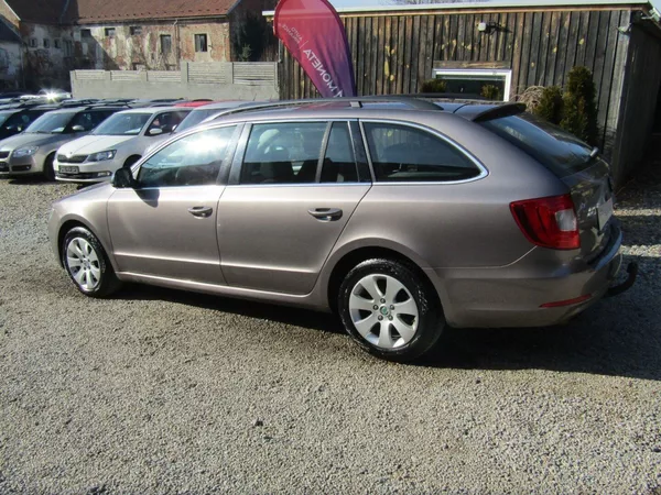 Škoda Superb 1.6 TDI 77kW ZIMNÍ PNEU - foto 4