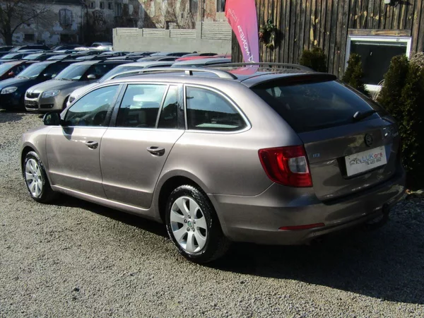Škoda Superb 1.6 TDI 77kW ZIMNÍ PNEU - foto 5