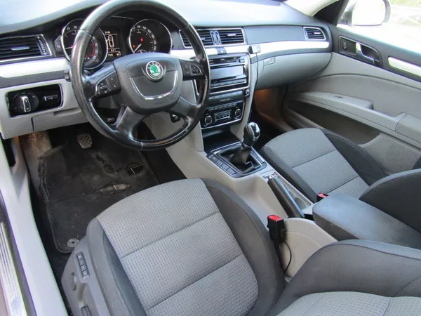 Škoda Superb 1.6 TDI 77kW ZIMNÍ PNEU - foto 7