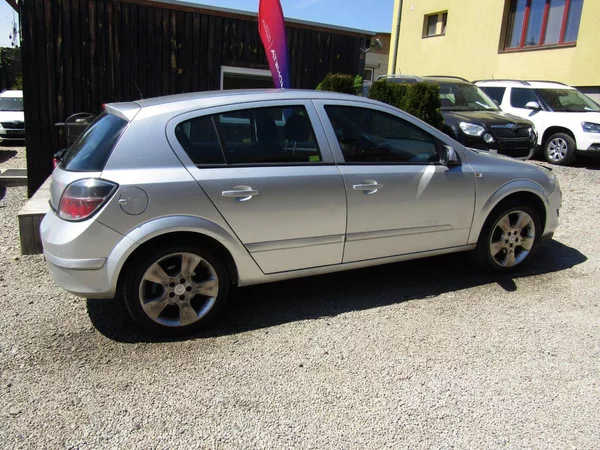 Opel Astra 1.8 16V AUTOMAT - foto 10