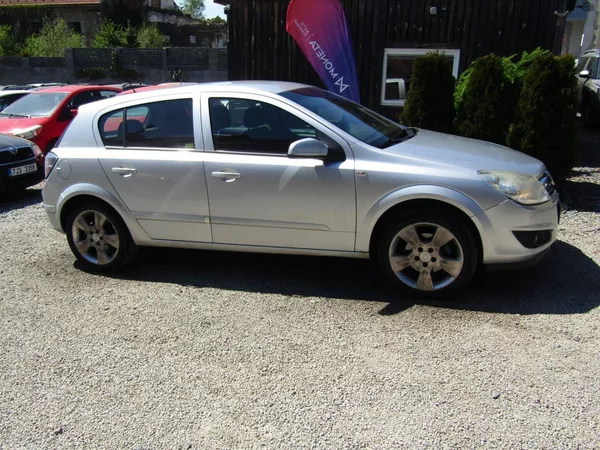 Opel Astra 1.8 16V AUTOMAT - foto 8