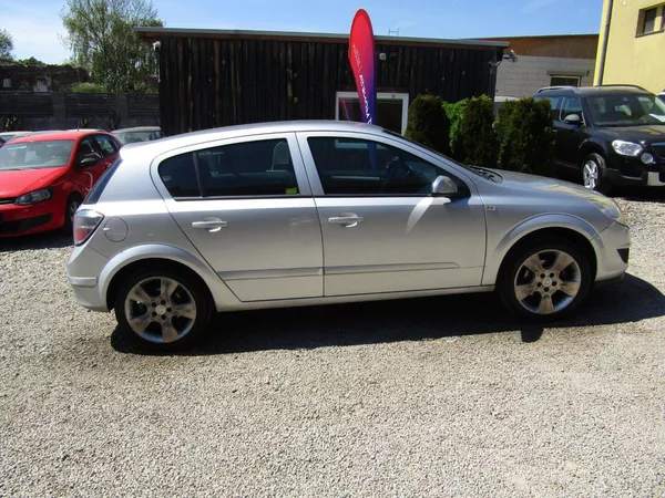 Opel Astra 1.8 16V AUTOMAT - foto 9