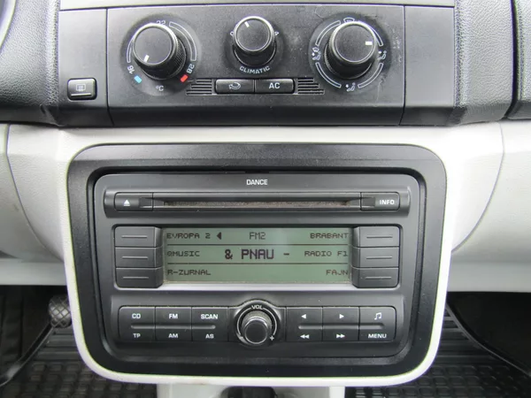 Škoda Roomster 1.6 16V 77kW - foto 32