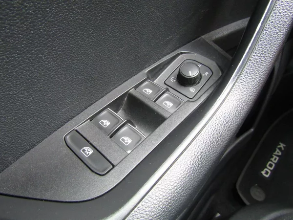 Škoda Karoq 1.0 TSI 85kW ACC + KAMERA - foto 30