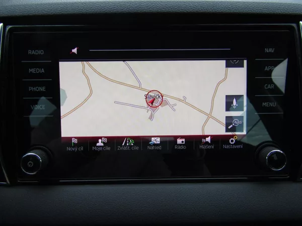 Škoda Karoq 1.0 TSI 85kW ACC + KAMERA - foto 37