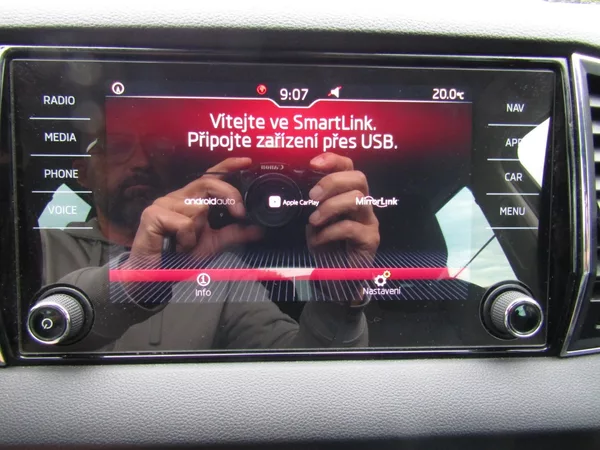 Škoda Karoq 1.0 TSI 85kW ACC + KAMERA - foto 38