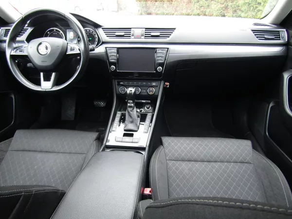 Škoda Superb 2.0 TDI 140kW DSG SPORT LINE - foto 15