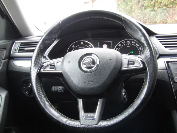 Škoda Superb 2.0 TDI 140kW DSG SPORT LINE - foto 16