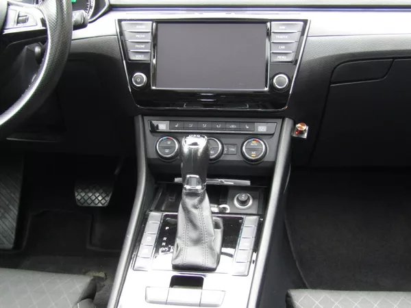 Škoda Superb 2.0 TDI 140kW DSG SPORT LINE - foto 17