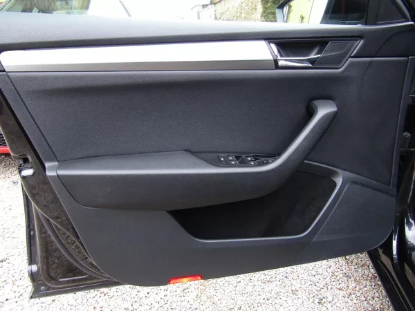 Škoda Superb 2.0 TDI 140kW DSG SPORT LINE - foto 19