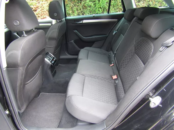 Škoda Superb 2.0 TDI 140kW DSG SPORT LINE - foto 23