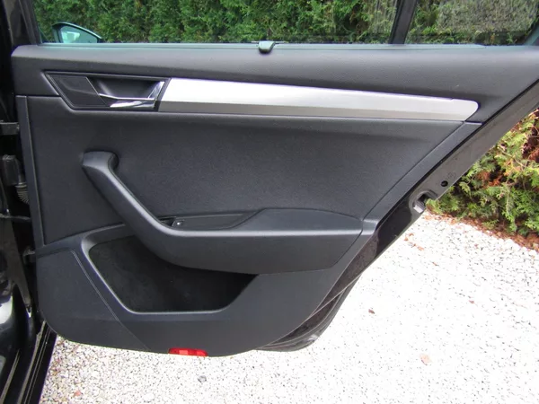 Škoda Superb 2.0 TDI 140kW DSG SPORT LINE - foto 27