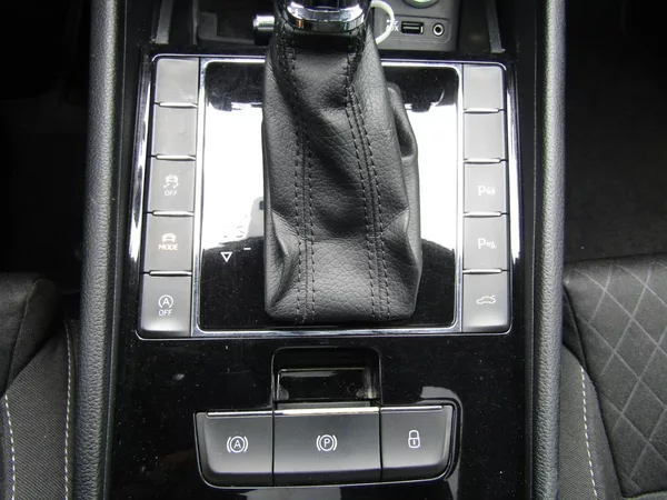 Škoda Superb 2.0 TDI 140kW DSG SPORT LINE - foto 39