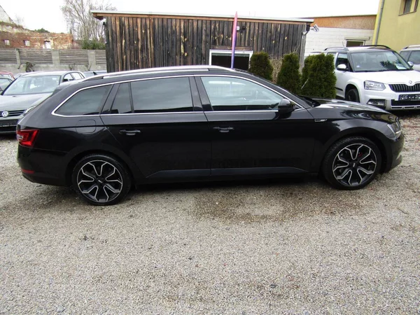 Škoda Superb 2.0 TDI 140kW DSG SPORT LINE - foto 9