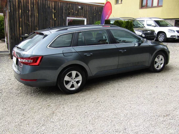 Škoda Superb 1.6 TDI 88kW DSG - foto 10