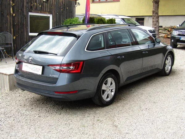 Škoda Superb 1.6 TDI 88kW DSG - foto 11