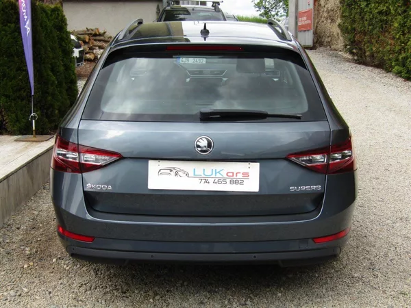 Škoda Superb 1.6 TDI 88kW DSG - foto 12