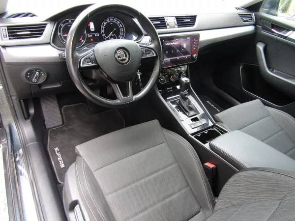 Škoda Superb 1.6 TDI 88kW DSG - foto 13