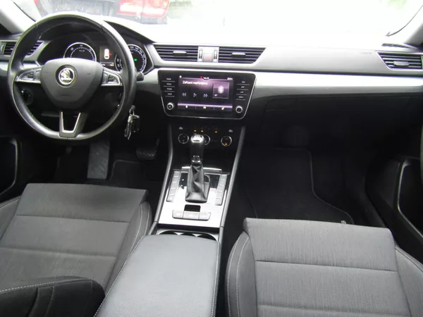 Škoda Superb 1.6 TDI 88kW DSG - foto 15
