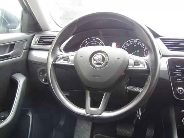 Škoda Superb 1.6 TDI 88kW DSG - foto 16