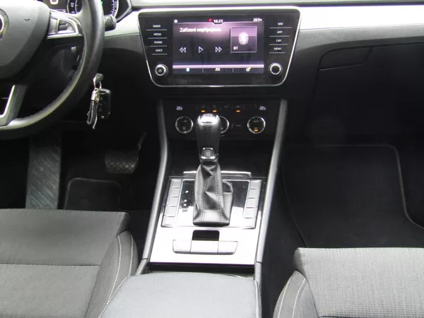 Škoda Superb 1.6 TDI 88kW DSG - foto 17