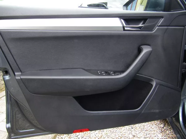 Škoda Superb 1.6 TDI 88kW DSG - foto 18