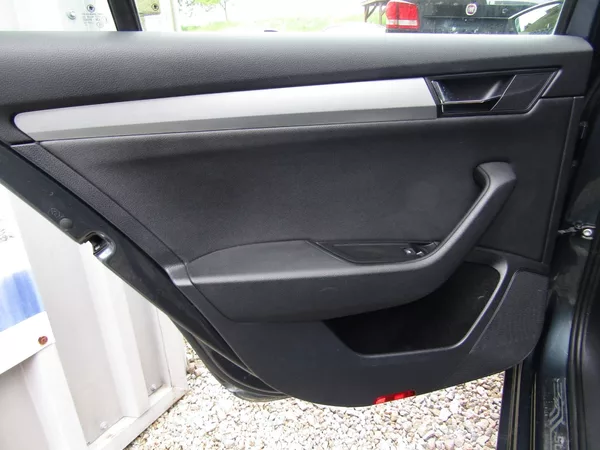 Škoda Superb 1.6 TDI 88kW DSG - foto 20