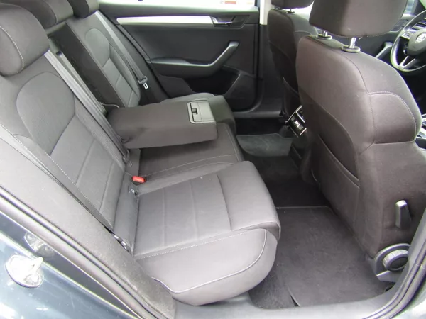 Škoda Superb 1.6 TDI 88kW DSG - foto 24