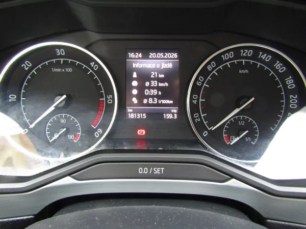 Škoda Superb 1.6 TDI 88kW DSG - foto 27