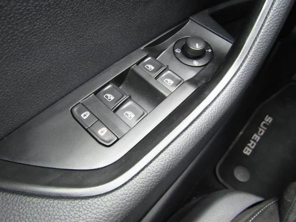 Škoda Superb 1.6 TDI 88kW DSG - foto 28