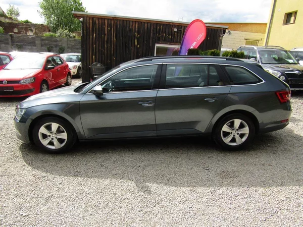 Škoda Superb 1.6 TDI 88kW DSG - foto 3