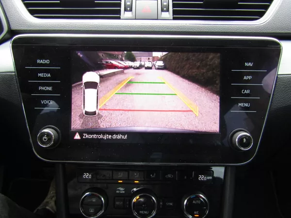 Škoda Superb 1.6 TDI 88kW DSG - foto 36
